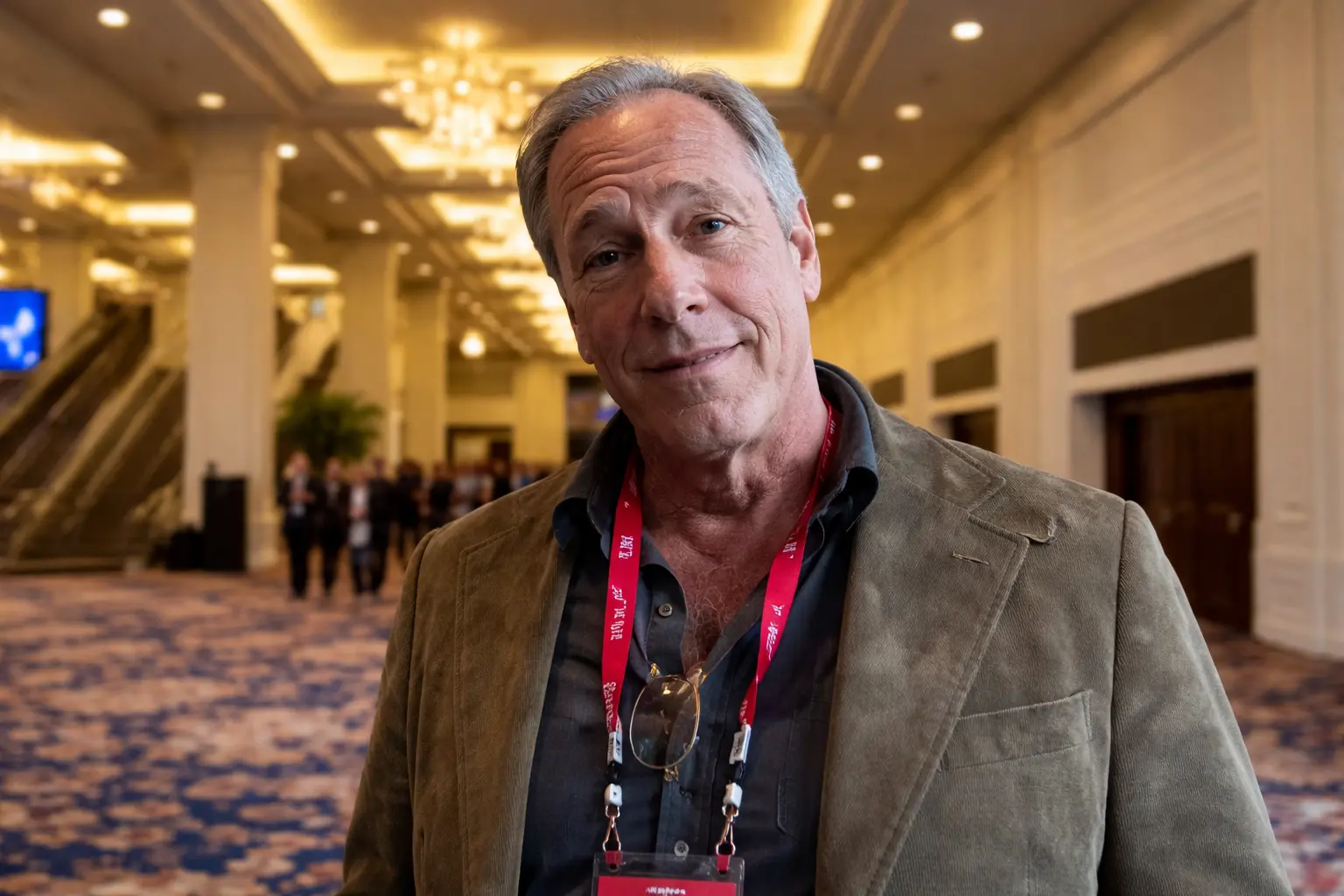 is mike rowe a trump supporter